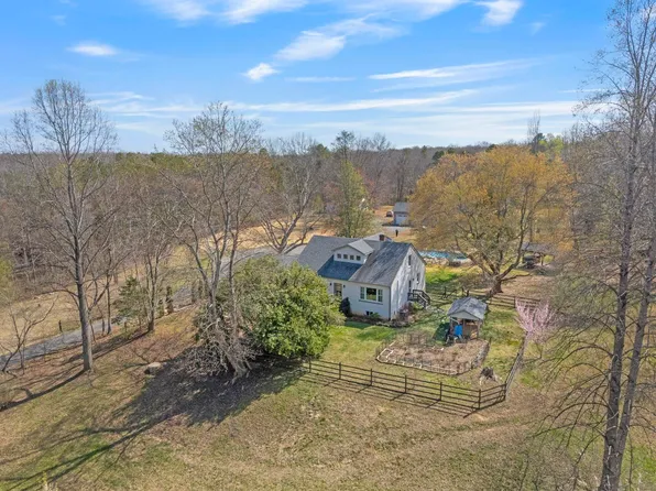 4941/4939 Richmond Rd, Keswick, VA 22947