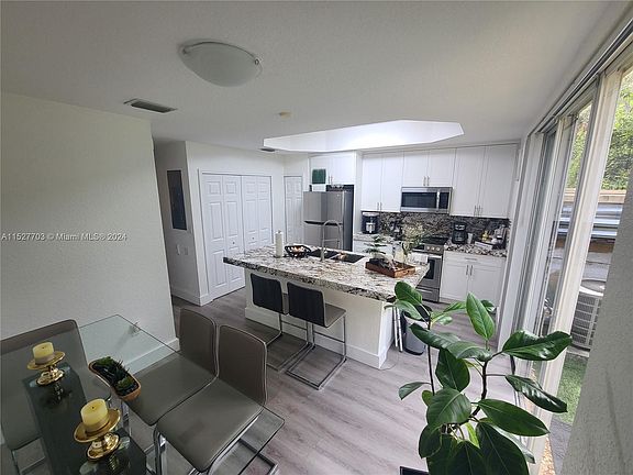 3rd image of 640 SW 107th Ave #604