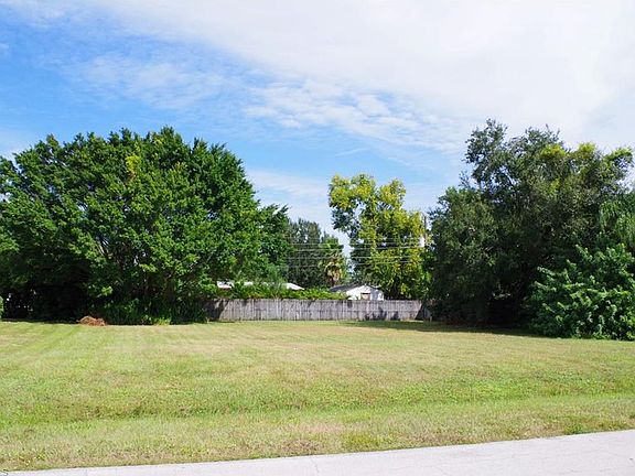 3rd image of 2313 Flora Ave
