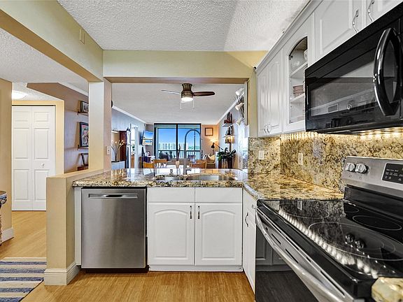 4th image of 113 Lake Emerald Drive #407