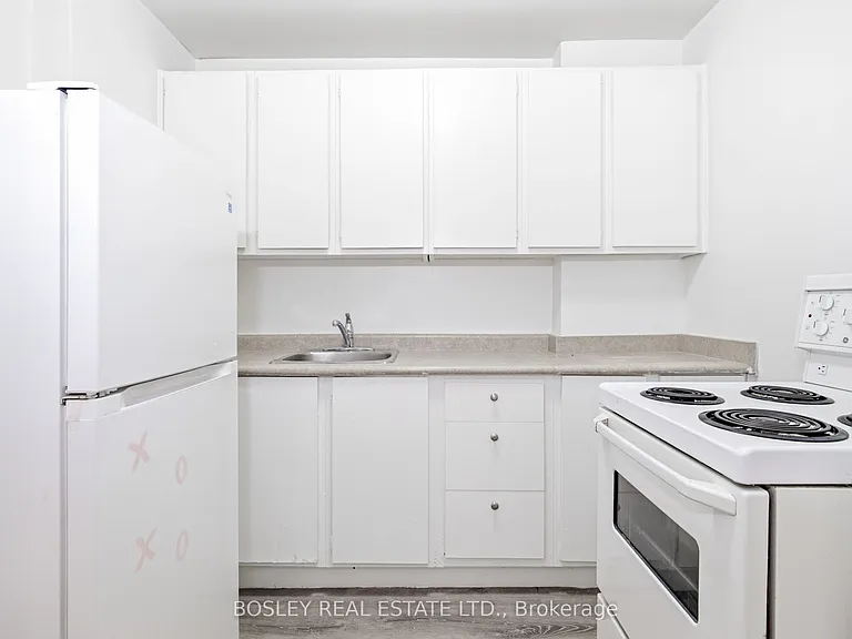 85 Lawton Blvd #304 — Photo 8