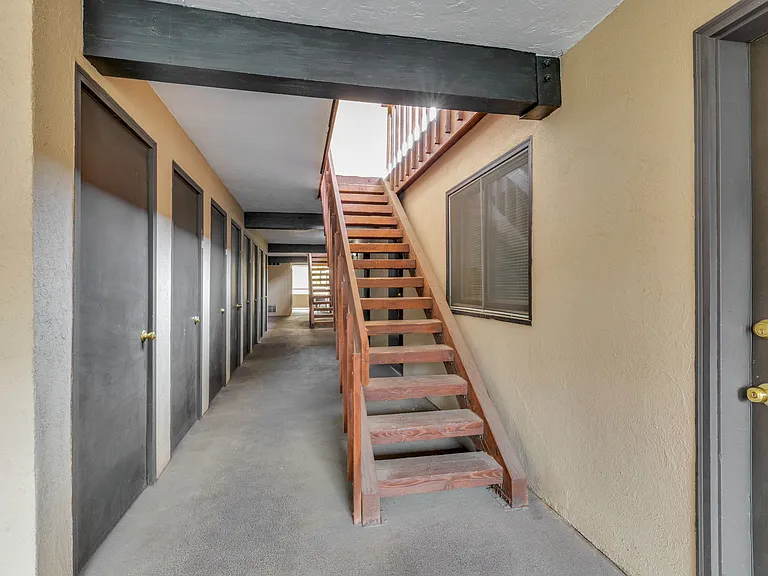 Canyon Crest Apartments — Photo 9