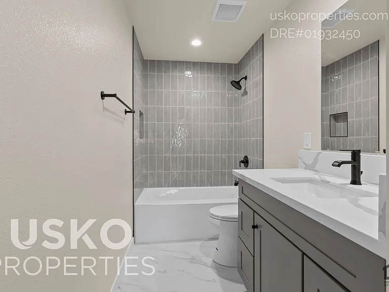 7835 Hutton Creek Ln #B — Photo 7
