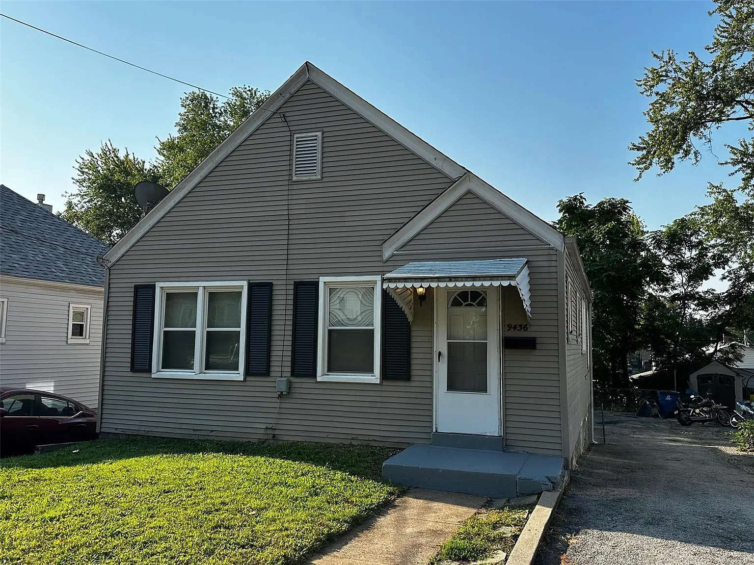 9436 Roslan Pl photo 1