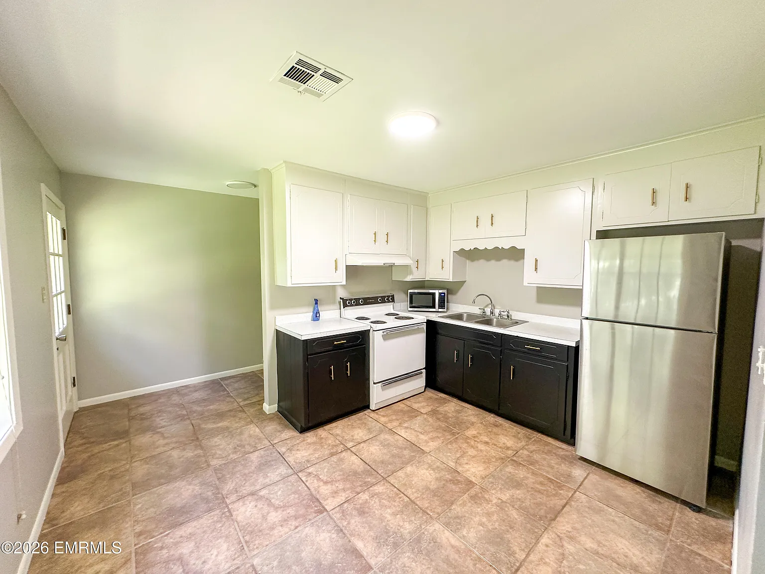 2 bed, 1.0 bath, $1,000 — Photo 3