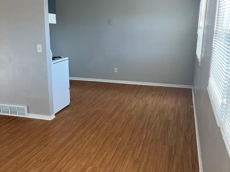 3438 Heatherton Dr #6 — Photo 2