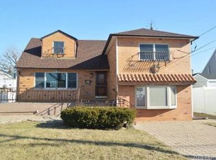 134 Madison Ave, Island Park, NY 11558