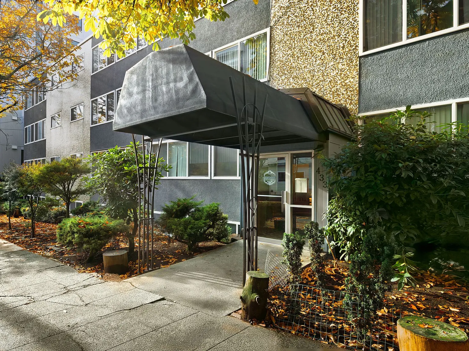 Cordova Apartments — Photo 2
