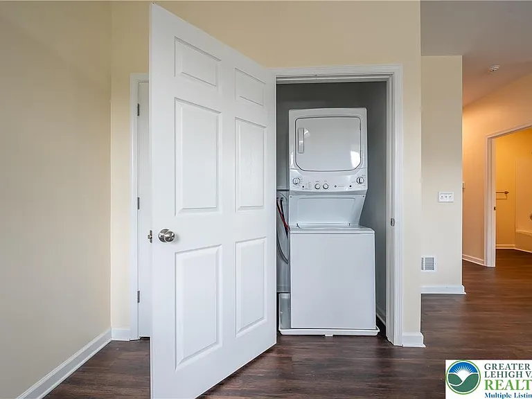 418 W Race St #2 — Photo 12