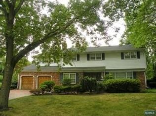 22 Clarkson Ct, Paramus, NJ 07652