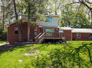 564 Bloomer Ridge Dr, Rochester, MI 48307