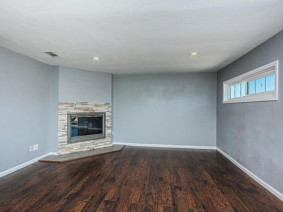 5th image of 4227 Clairemont Dr
