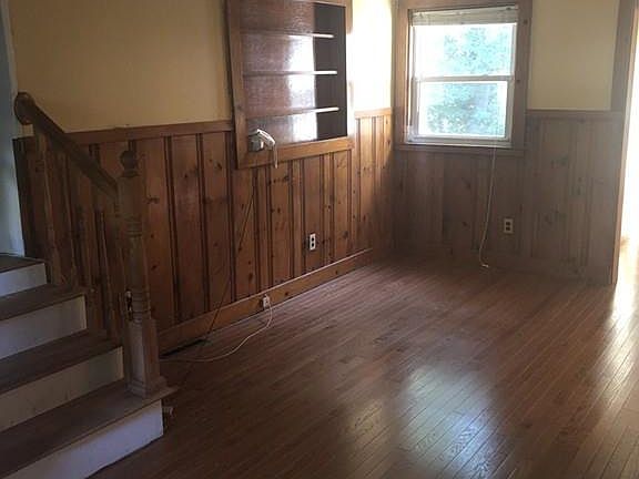 3rd image of 574 W Lowell Ave