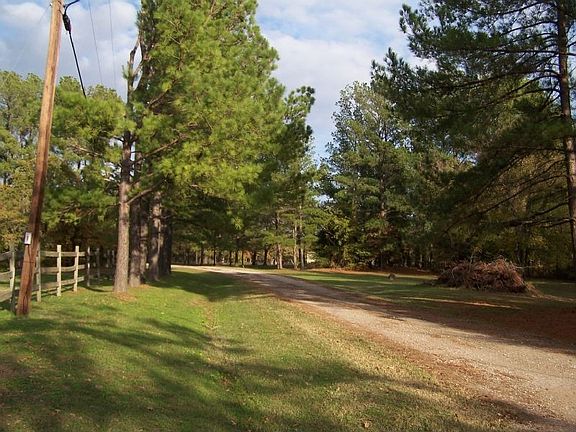5th image of 13854 Marilyn Ln