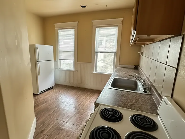 1818 N Pulaski St #4 — Photo 3