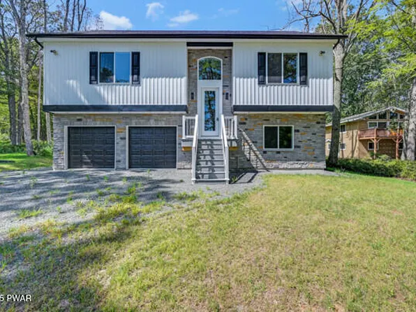 220 Washington Dr, Lords Valley, PA 18428