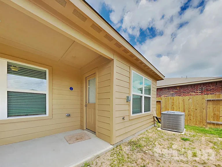 7715 Vacek Meadows Loop — Photo 14