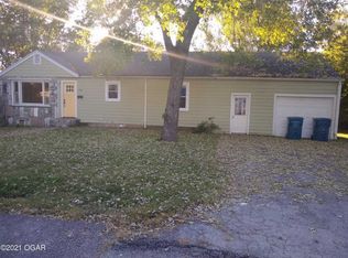 1835 Forest St, Carthage, MO 64836