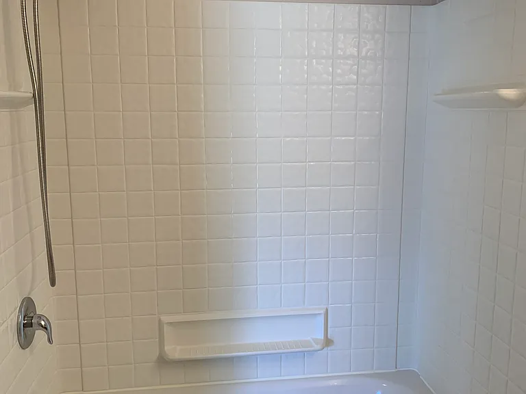 Shower/bathtub