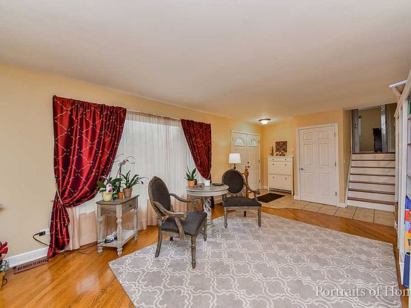 3rd image of 23W374 Woodcrest Ct W