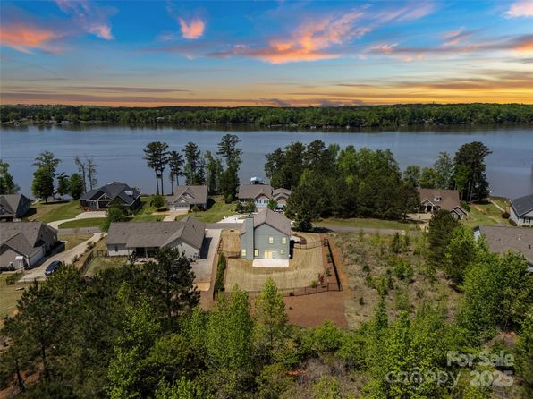 10270 Lakeshore Dr, Lancaster, SC 29720