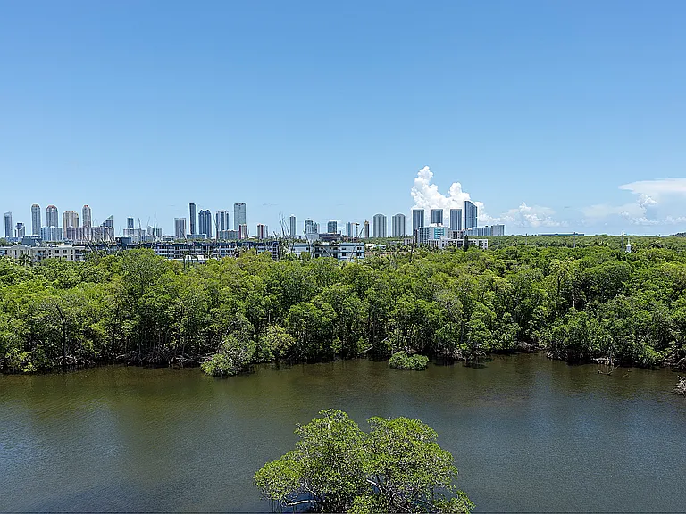 16385 Biscayne Blvd #717 — Photo 33