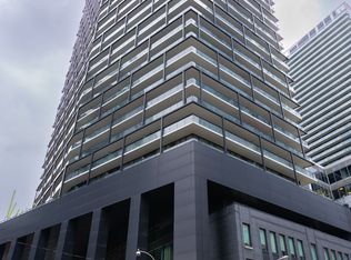 125 Peter St #1403, Toronto, ON M5V 0M2