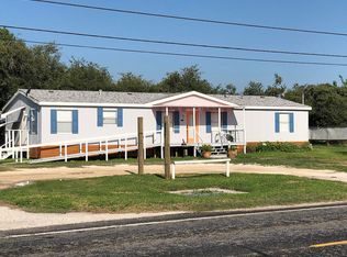 911 N Pearl St, Rockport, TX 78382