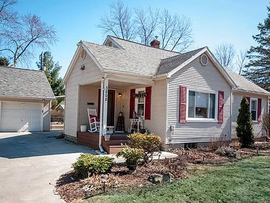 3808 Woodlawn St photo 1