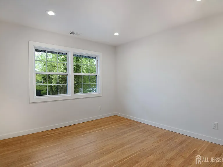 4 Morris Ave #2A — Photo 16