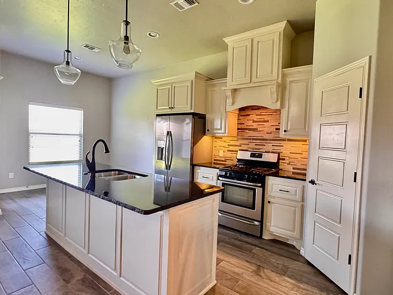 8109 NW 160th Ter — Photo 4