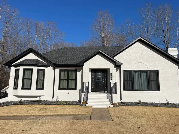 100 Colonial Ct, Lagrange, GA 30240