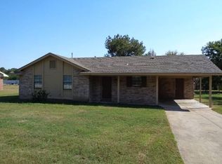 1671 Land Rd, Columbus, MS 39705