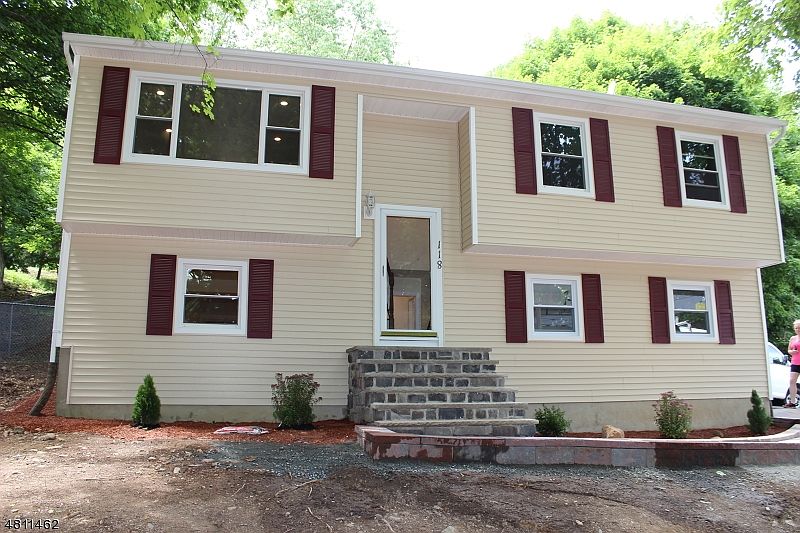 1st image of 118 Lakeside Blvd