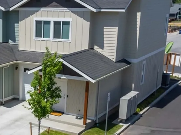 1075 Red Apple Road #B8, Wenatchee, WA 98801