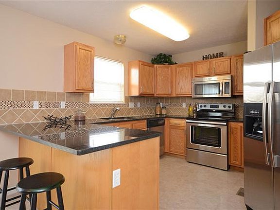 4th image of 906 Providence Ct