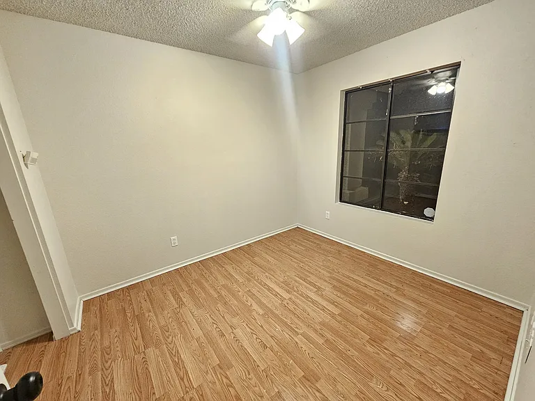 7819 W Myrtle Ave — Photo 5