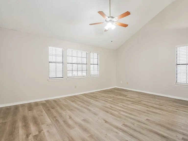 2305 Weyborn Dr — Photo 11