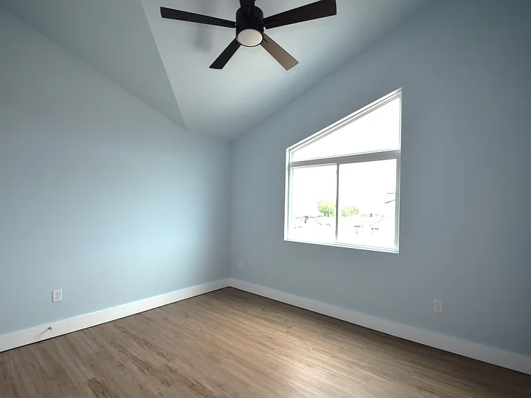 1850 Garnet Ave — Photo 12