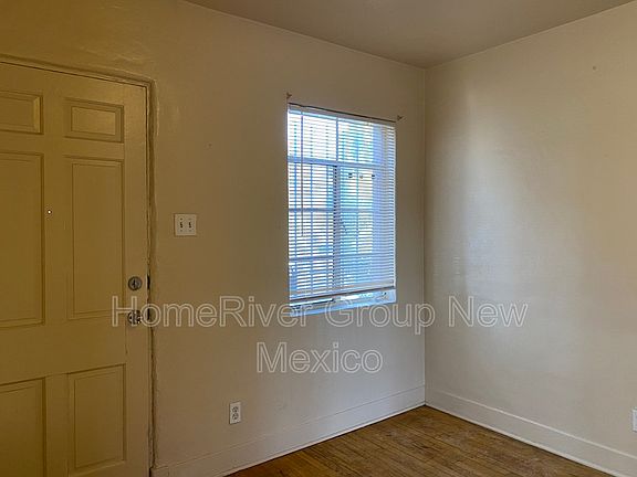 3rd image of 124 Aliso Dr NE APT 1