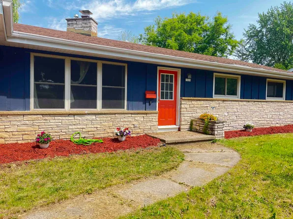 1020 Devonshire Dr, Oshkosh, WI 54902