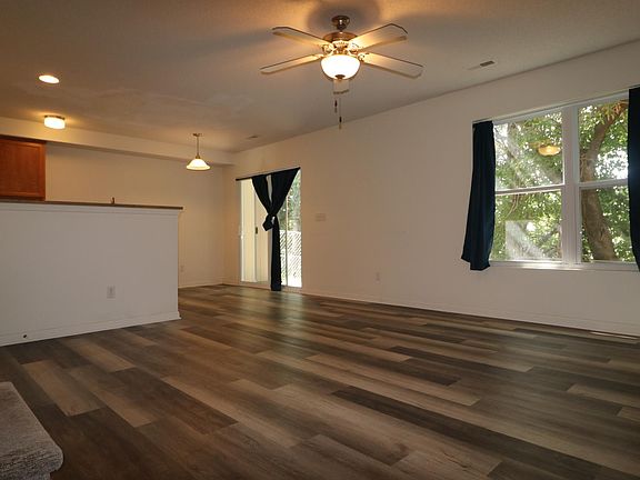 4th image of 2407 Deerfield Blvd