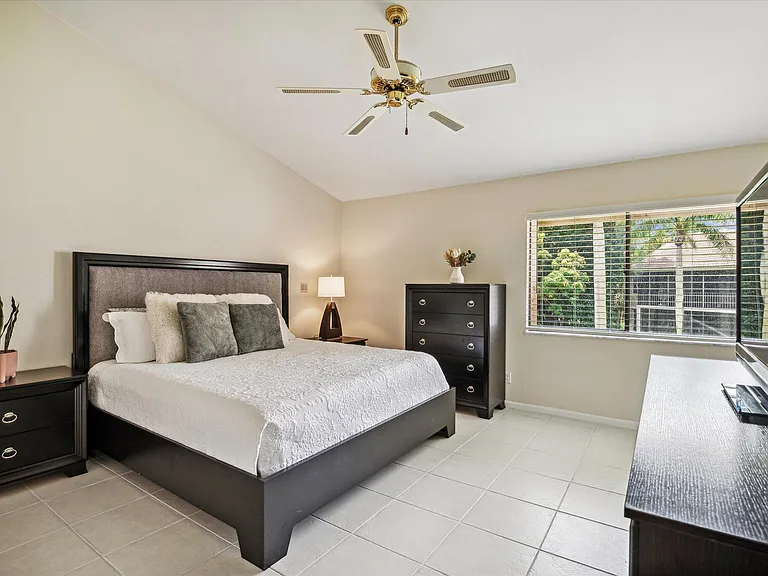 5750 Coach House Cir #G — Photo 10