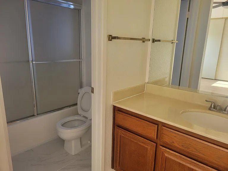 2224 Emerald Hills Cir — Photo 24