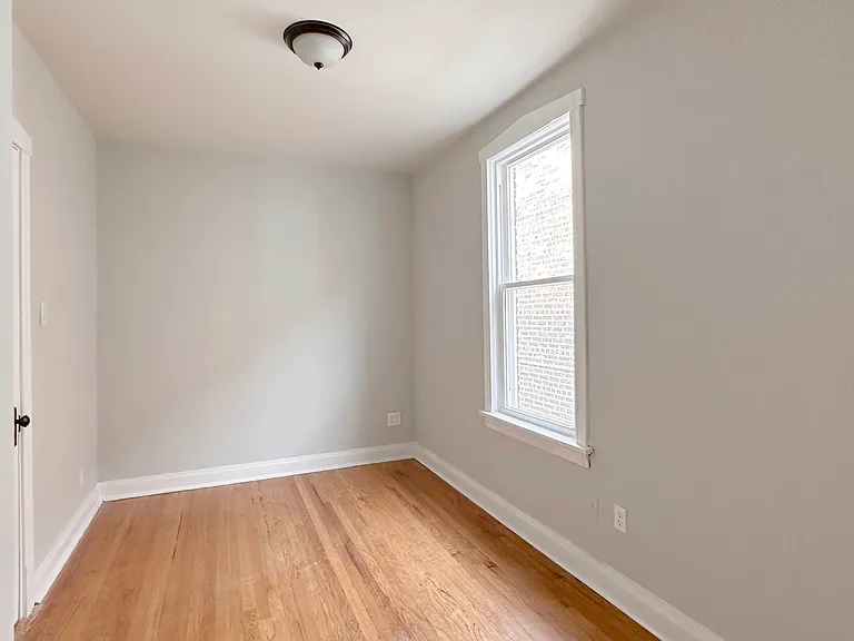 3134 W 42nd St #2 — Photo 8