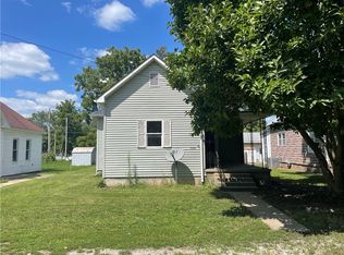 705 Maple Ave, Paris, IL 61944