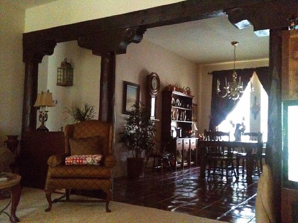 Open entry and dining area