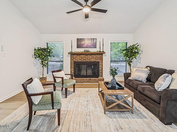 4th image of 14 Meadhall Ct