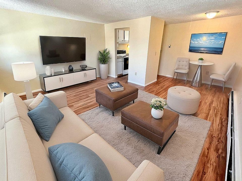 large-3 - Living Room - Standard - 20