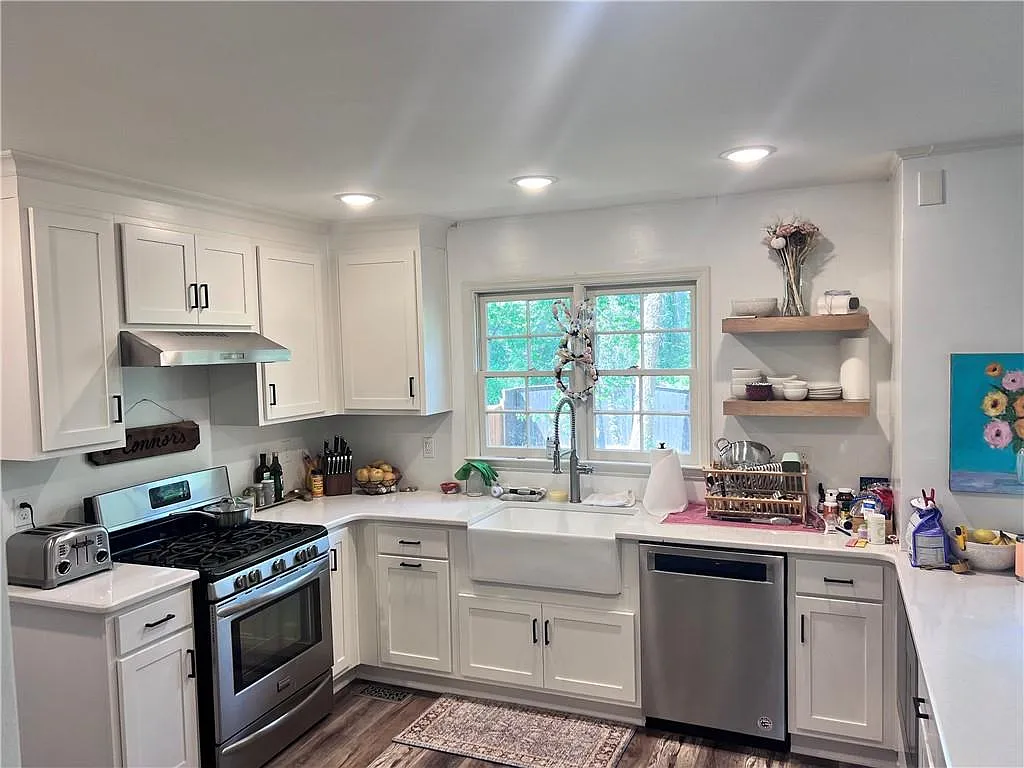 5 bed, 3.5 bath, 2179 sqft, $5,600 — Photo 4
